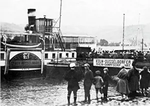 Dispatch: Expellees waiting for a steamer, 1920s