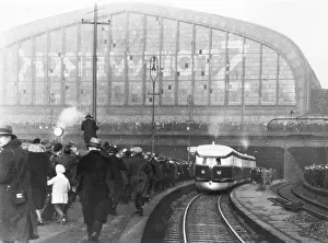 Fliegende: Express railcar of the Imperial Railway in front of the Hamb