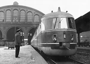 Needed: Express railcar of the Reichsbahn, 1930s