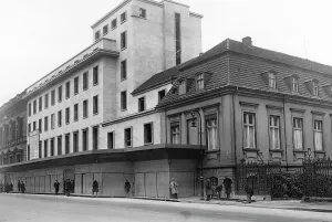 Sidewalk: The extension of the Reich Chancellery in Berlin
