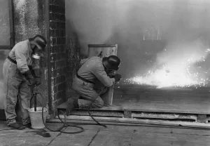 Extinguish: Extinguishing a fire bomb, 1941