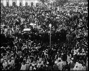 Extremely: Extremely Busy Square In British India. People