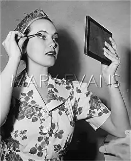 Bristles: EYE SHADOW 1940S