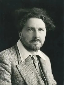 Ezra: Ezra Pound