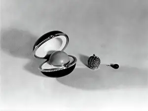 Cvpl: FABERGE EGG-Lapis Lasuli Egg open and showing ?