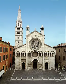 Lanfranco: Facade of the main cathedral