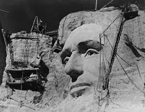 Midwest: Face of Abraham Lincoln under construction on