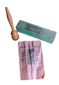 Sockets: The Facile electric lampshade remover with instructions