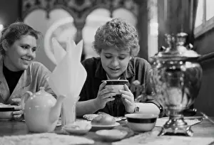 Tarasova: Factory workers R. Sholokhova and V. Tarasova