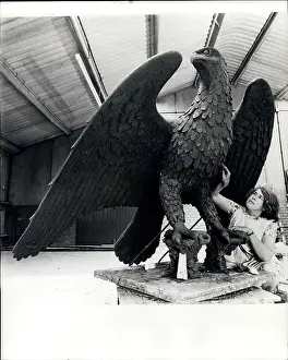 Gillespie: Faith Winter working on eagle sculpture, Surrey