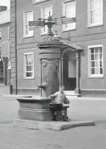 Fakenham: Fakenham, Pump and Sign Post 1921