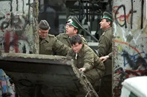 Stemmed: Fall of the Wall - Border forces