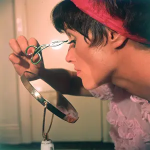 Emberton: FALSE EYELASHES