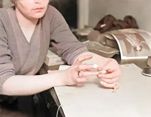 Clumsy: FALSE NAILS!