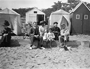 C1910: FAMILY ON BEACH, C.1910