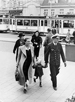 Streetcars: Family with child, 1939