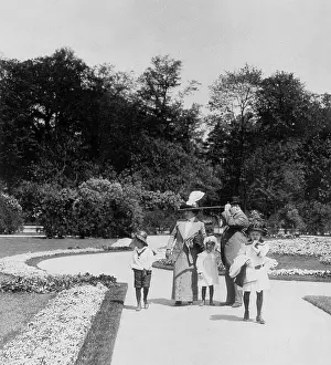 Outing: Family excursion 1910