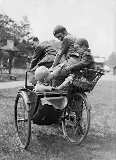 Tandem: Family excursion with a bicycle, 1937