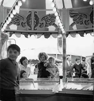 Pong: Family group at a fairground stall