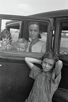 Camped: Family - Migrants - Poverty - Occupations