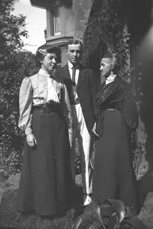 C1911: A family photo