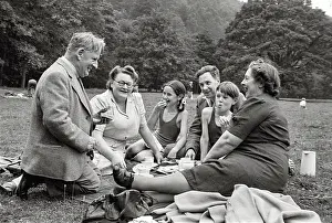 Teapot: Family picnic in Yorkshire