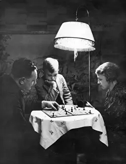 Parlor: A family when playing, 1934