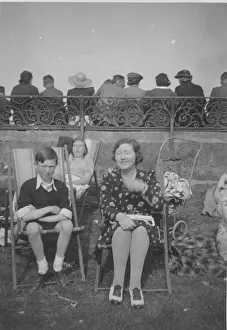 Jan21: Family at the seaside, 1930s