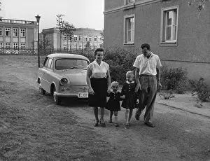 Demokratische: Family in Stalinstadt