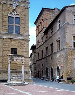 Rossellino: The famous well designed by