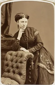 Longue: FANNY PEEL, COURTESAN