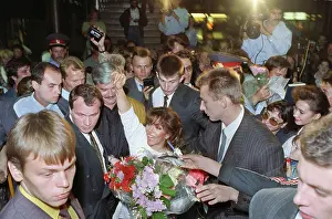 Sheremetyevo: Fans welcome Veronica Castro in Moscow, 1992