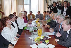 Mariana: Fans welcome Veronica Castro in Moscow, 1992