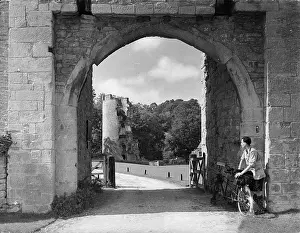 1370s: FARLEIGH CASTLE