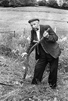 Smoker: Farm worker with scythe - 1