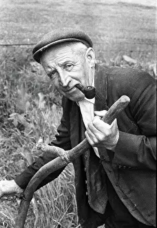 Smoker: Farm worker with scythe - 2