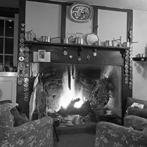 Mantel: Farmhouse fireplace