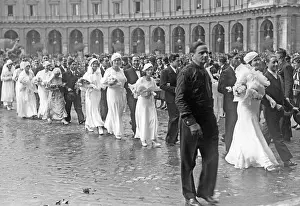 Marry: Fascist party wedding gifts for brides and grooms in Italy