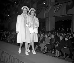 Casually: Fashion show - model - cat walk