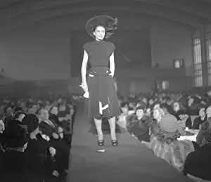 Casually: Fashion show - model - cat walk