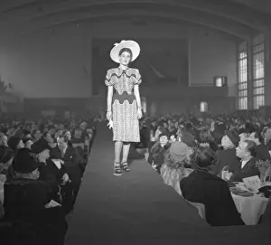 Casually: Fashion show - model - cat walk