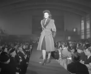 Casually: Fashion show - model - cat walk