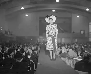 Casually: Fashion show - model - cat walk