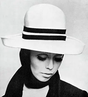 Trends: Fashion trends Advertisement