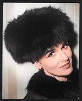 FASHIONABLE 1960S HAT
