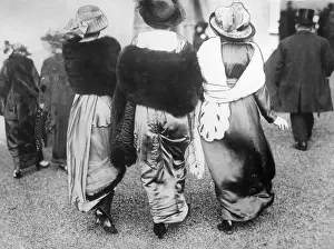 Stoles: FASHIONABLE FUR STOLES