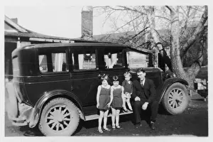 Nicola Swann: FATHER WITH CHILDREN/C20