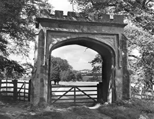 Fawsley: FAWSLEY PARK ARCHWAY