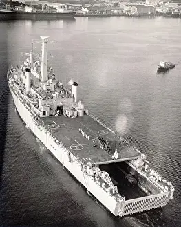 Fearless: Fearless-class amphibious assult ship