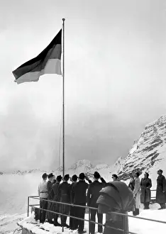 Zugspitze: Federal German flag hoisted on Zugspitze
